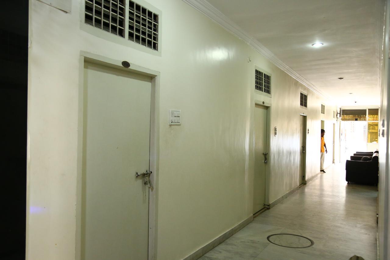 Sri Sai Krishna Deluxe Lodge Haidarábád Kültér fotó