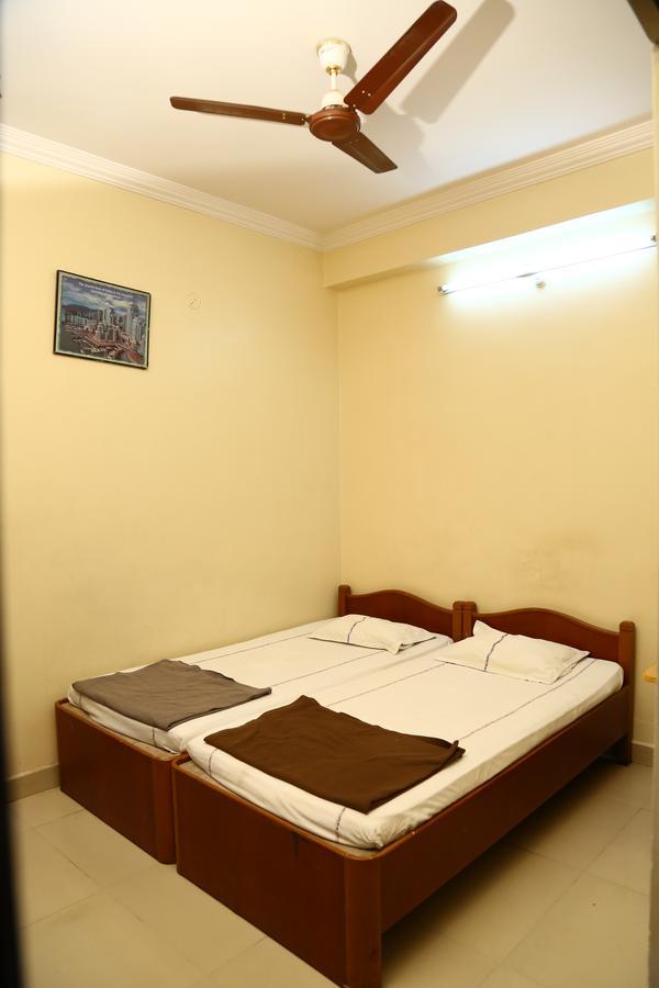 Sri Sai Krishna Deluxe Lodge Haidarábád Kültér fotó
