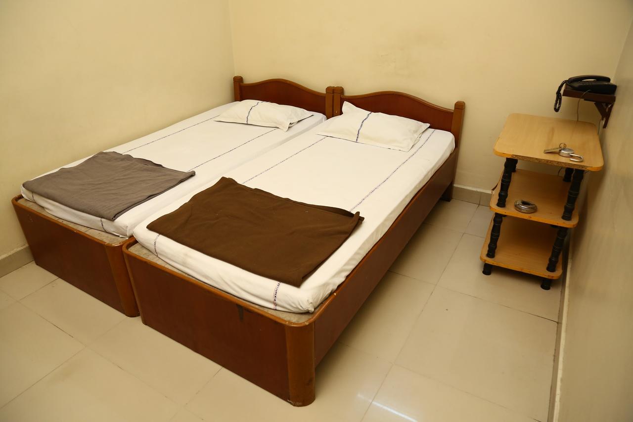 Sri Sai Krishna Deluxe Lodge Haidarábád Kültér fotó